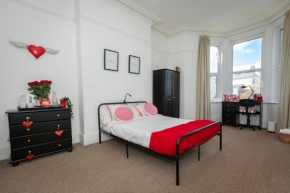 5-Bed House with distant sea views in Plymouth